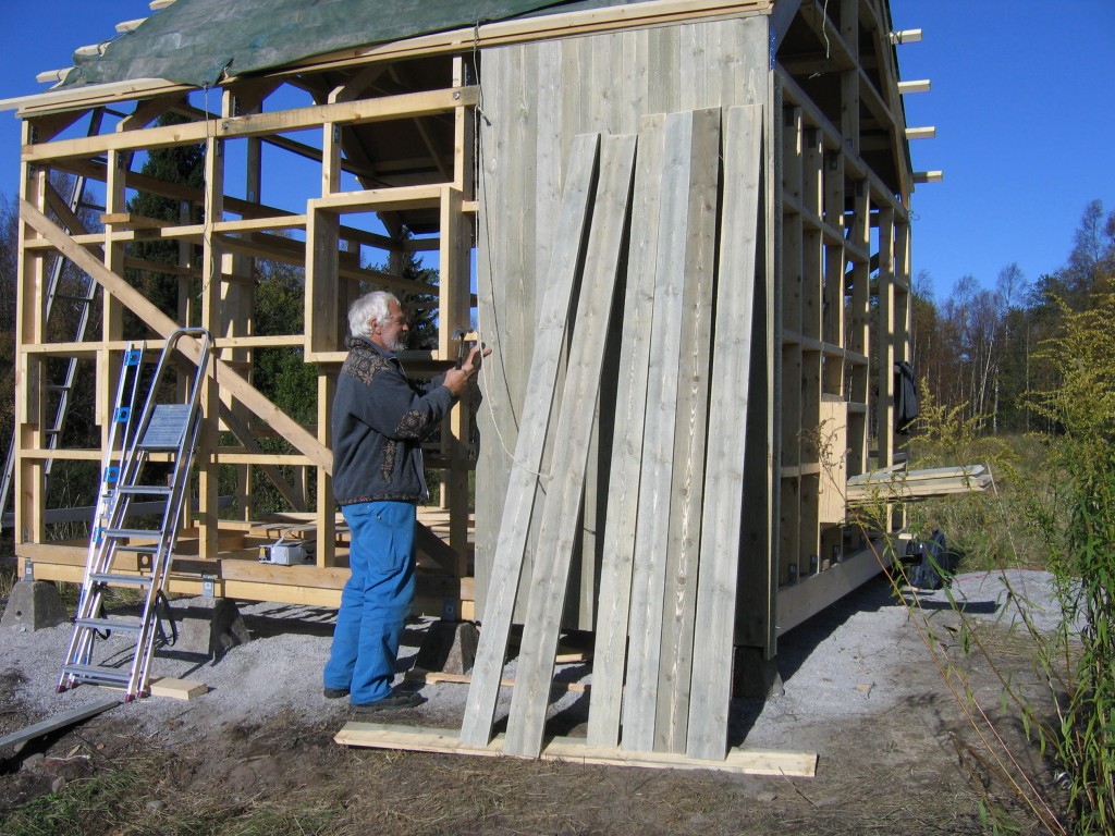 Panel läggs på